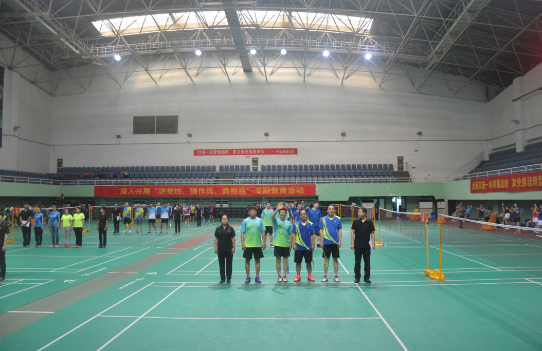 參加集團(tuán)公司2017年職工羽毛球賽